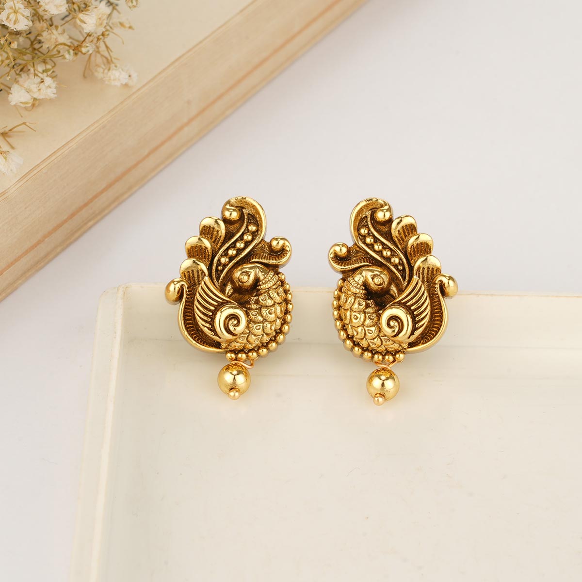 Dance like a Peacock Earrings main image 0