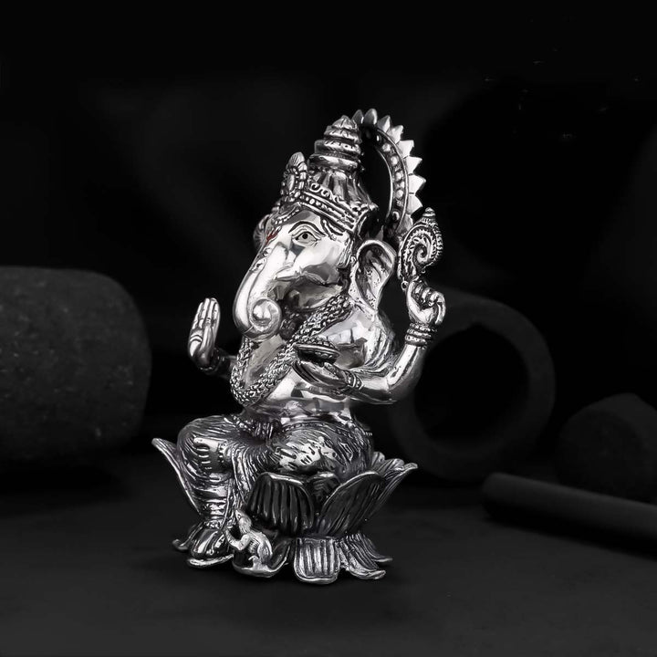 Vinayagar Divine Idol