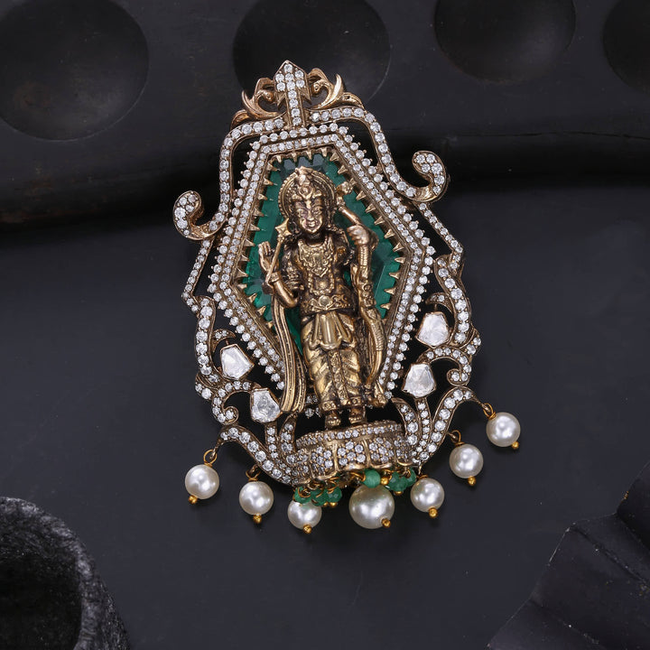 Stunning Brooch Pin