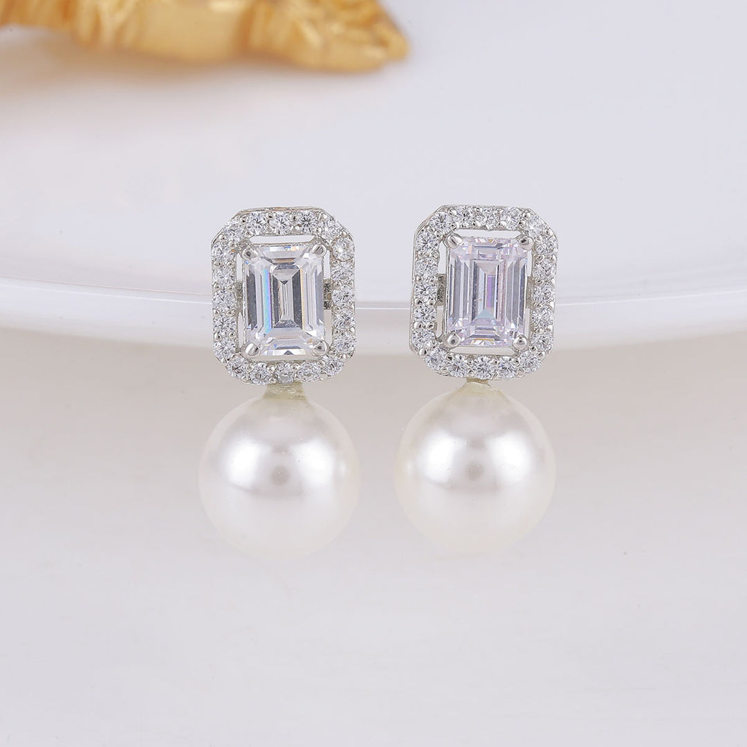 Florence Pearl Studs!