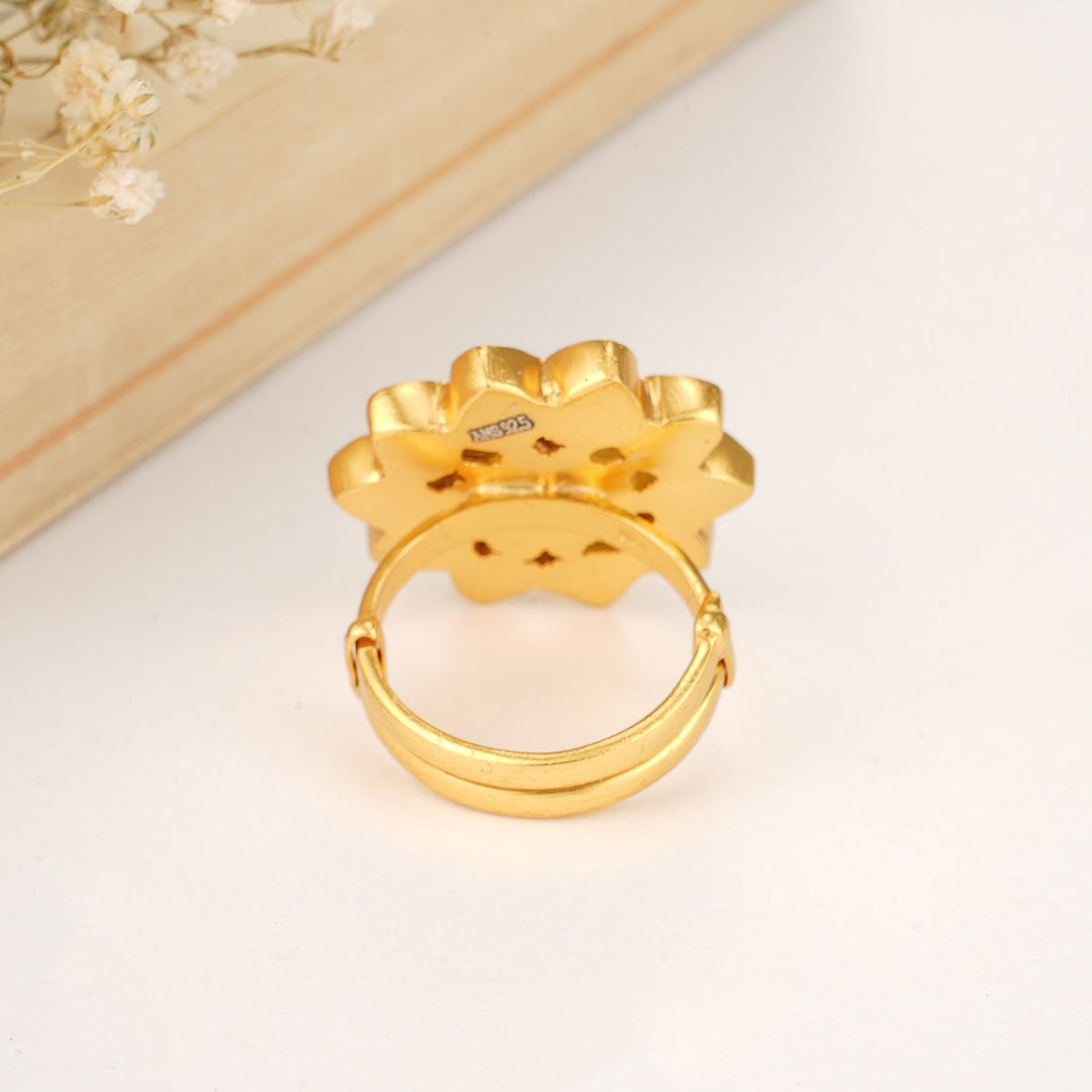 Eye-catching Kundan Ring