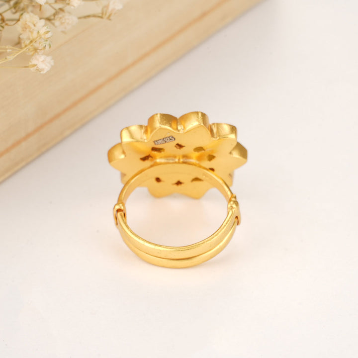 Eye-catching Kundan Ring