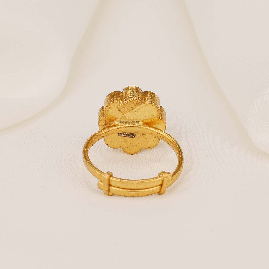Gleaming Kundan Ring