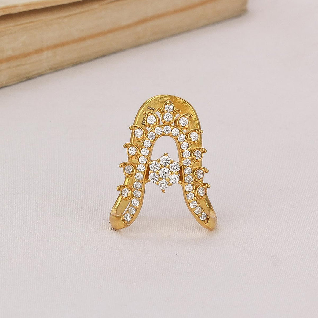 Gleaming Stone Ring