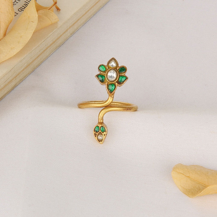 Nivanika Kundan Ring