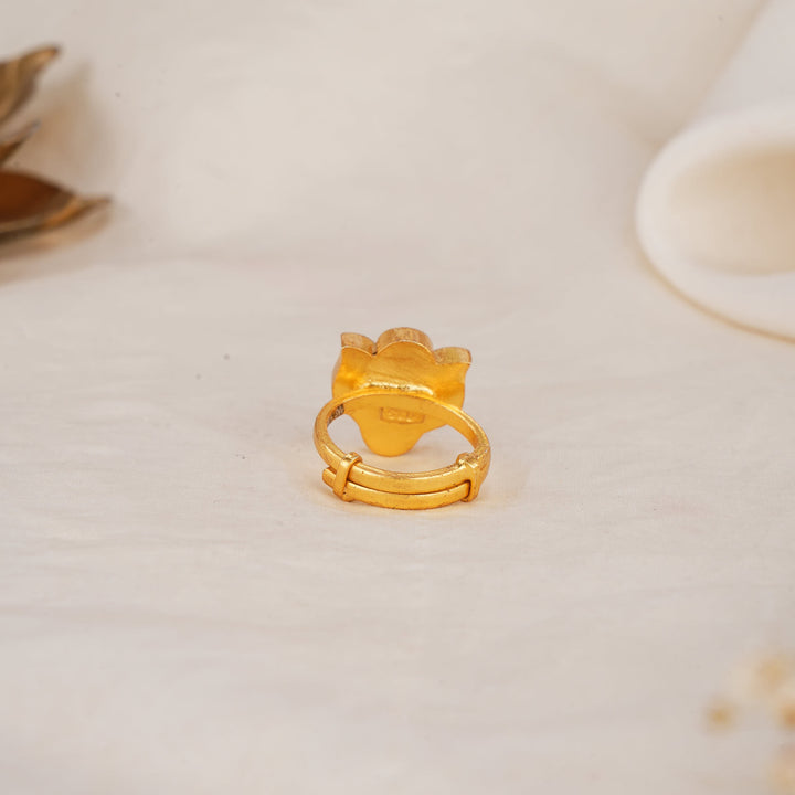 Henisha Kundan Ring