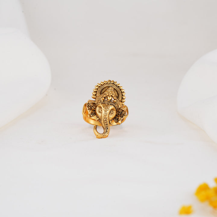 Sparkling Nagas Ring