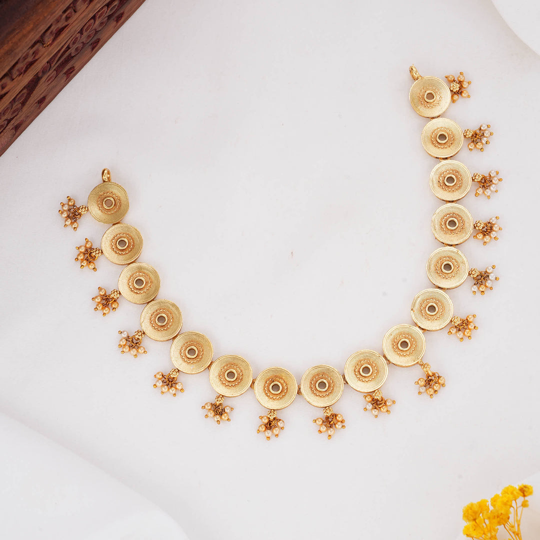 Fascinating Dual Tone Short Necklace