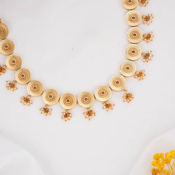 Fascinating Dual Tone Short Necklace