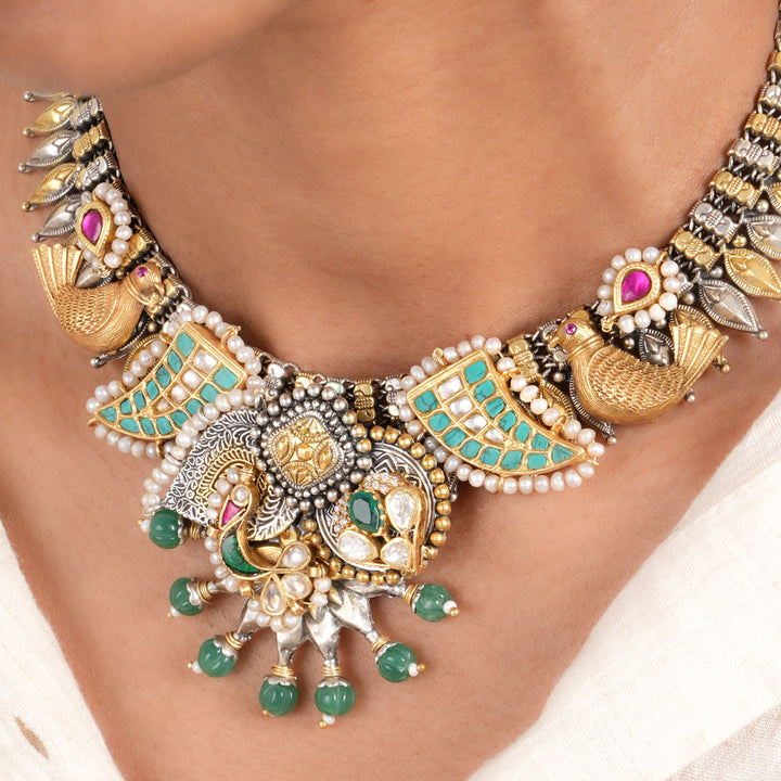 Aura Glow Short Necklace Set