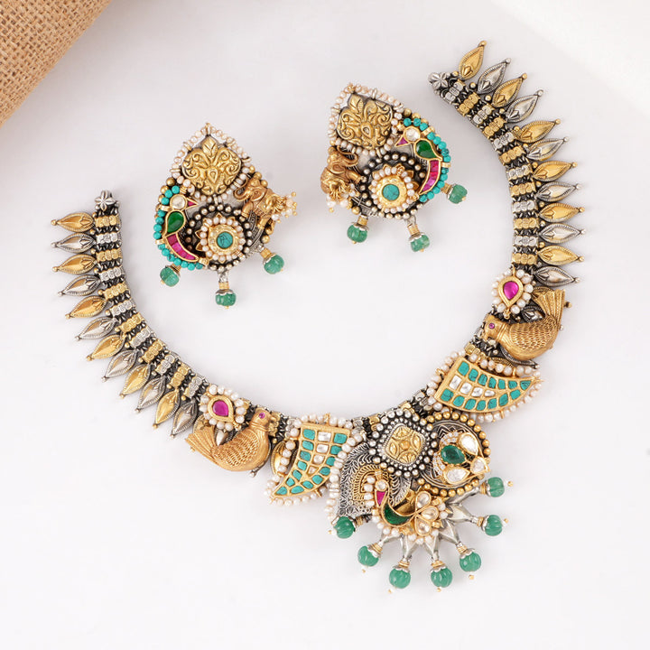 Aura Glow Short Necklace Set