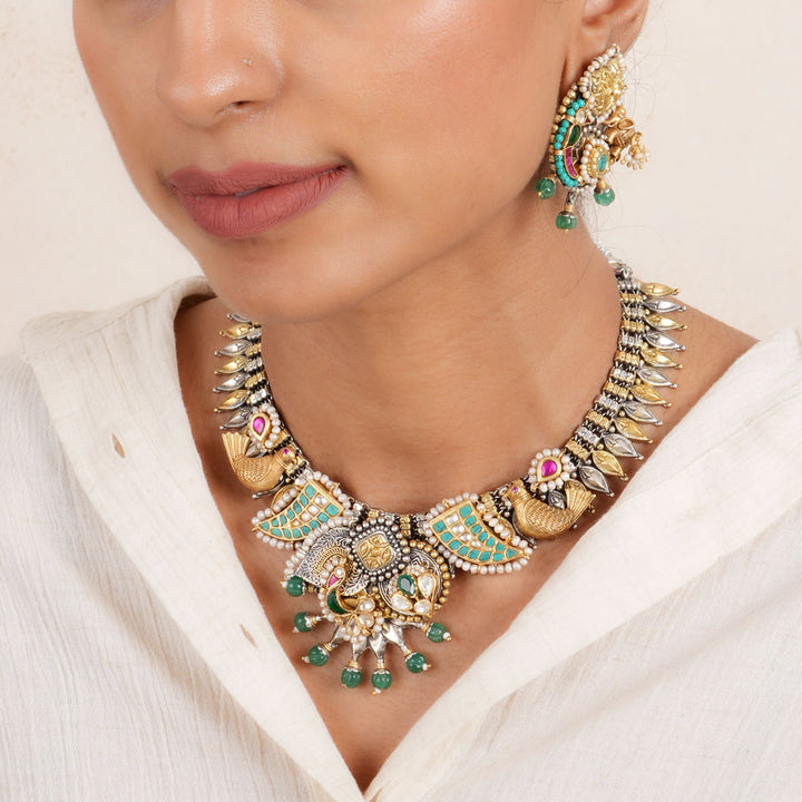 Aura Glow Short Necklace Set