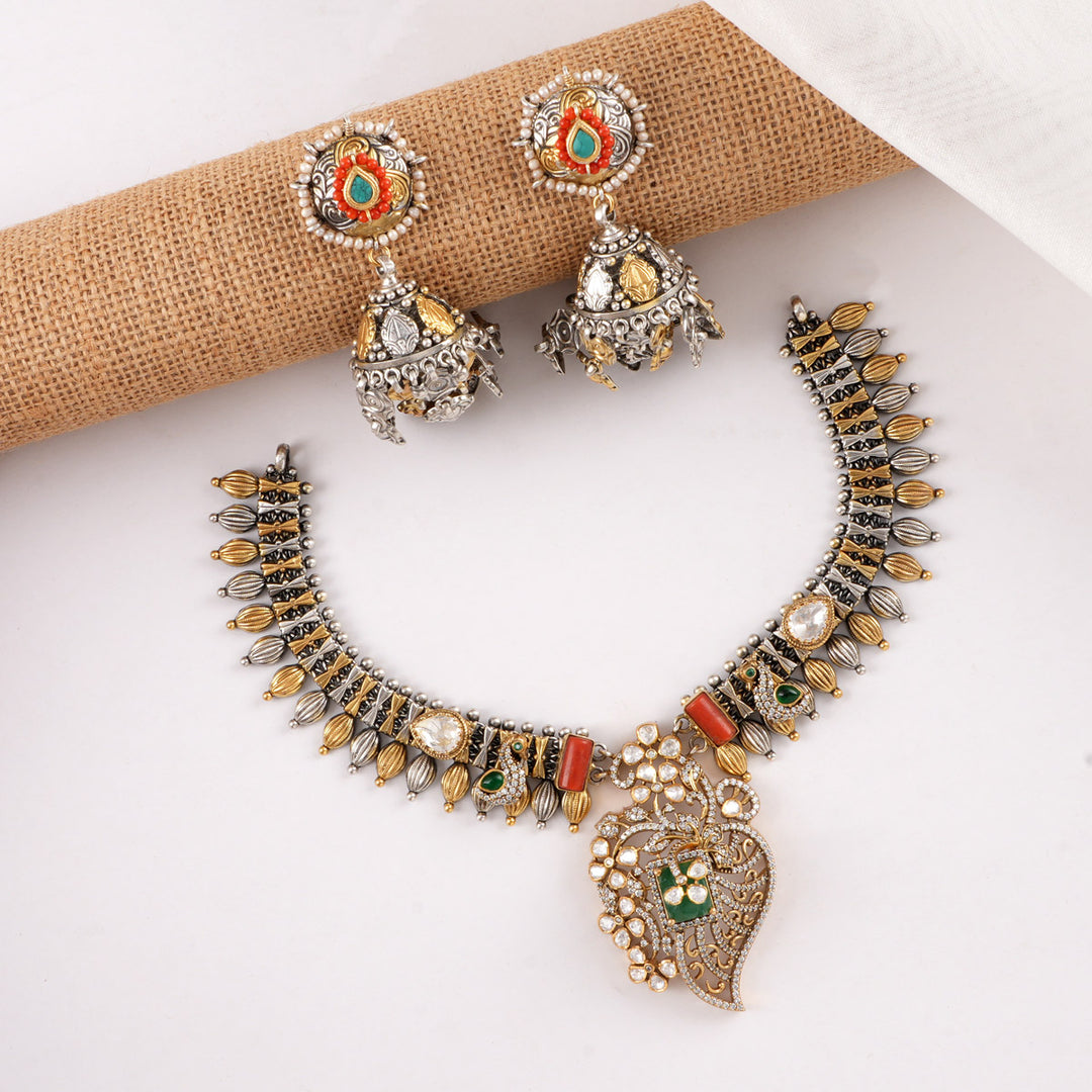 Sunlit Bloom Short Necklace Set