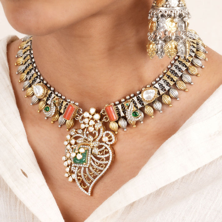 Sunlit Bloom Short Necklace Set