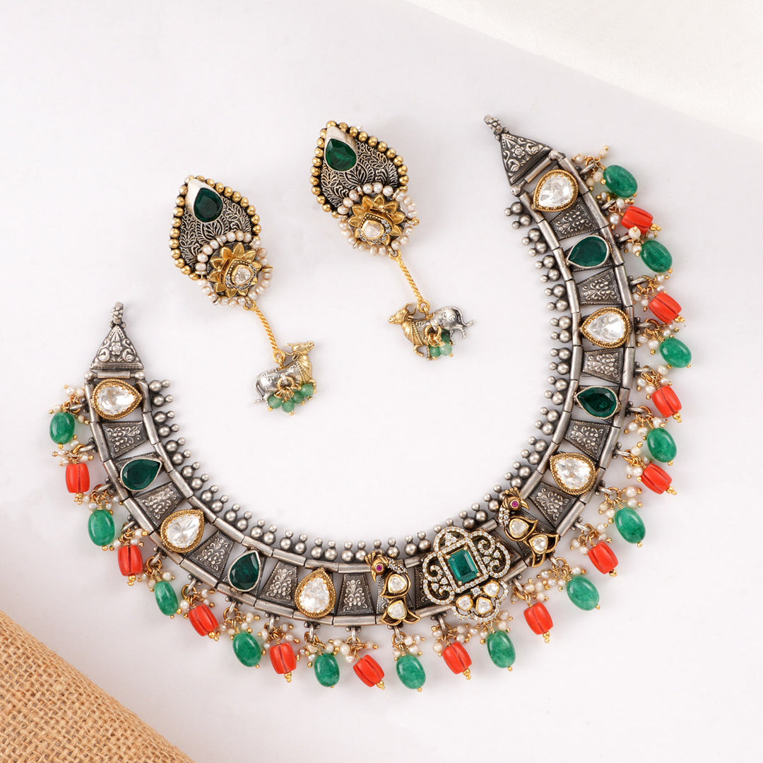 Stylish Look Short Necklace Set