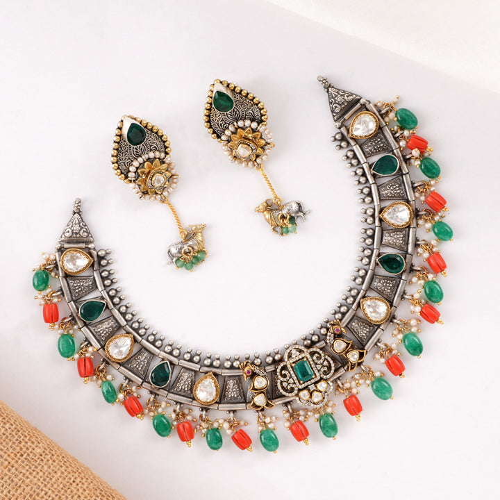 Stylish Look Short Necklace Set