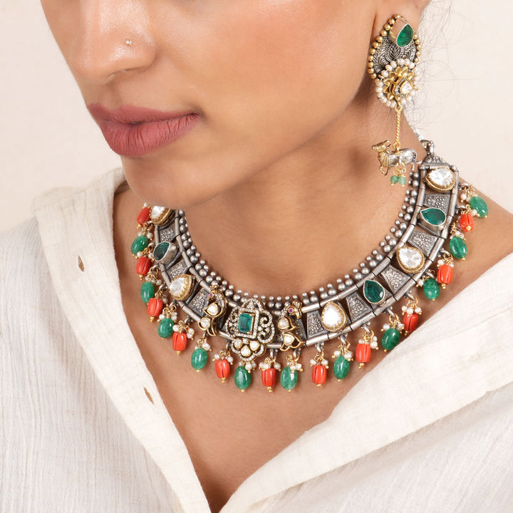 Stylish Look Short Necklace Set