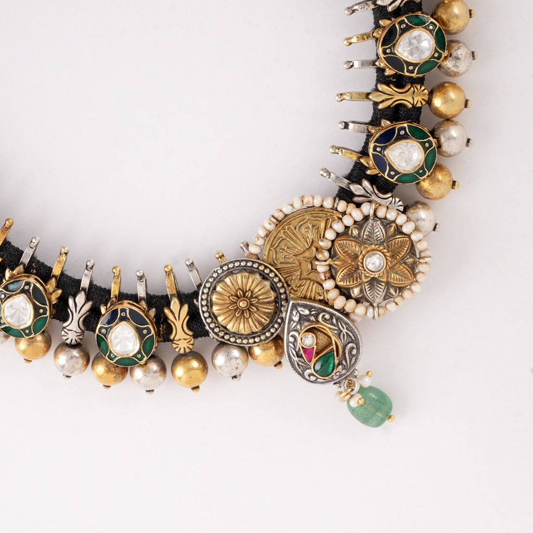 Chic and Trendy Short Necklace Set