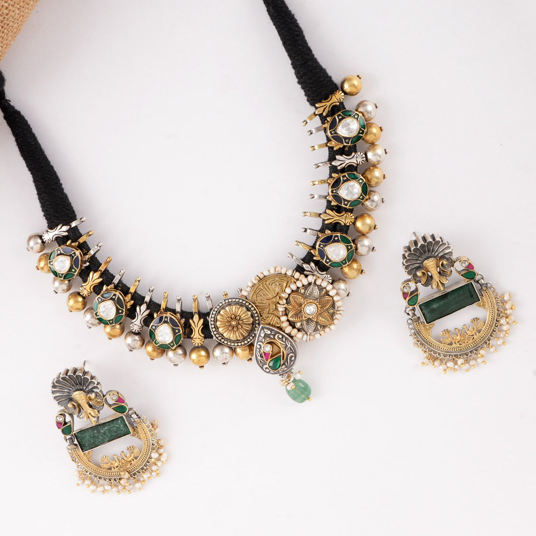 Chic and Trendy Short Necklace Set