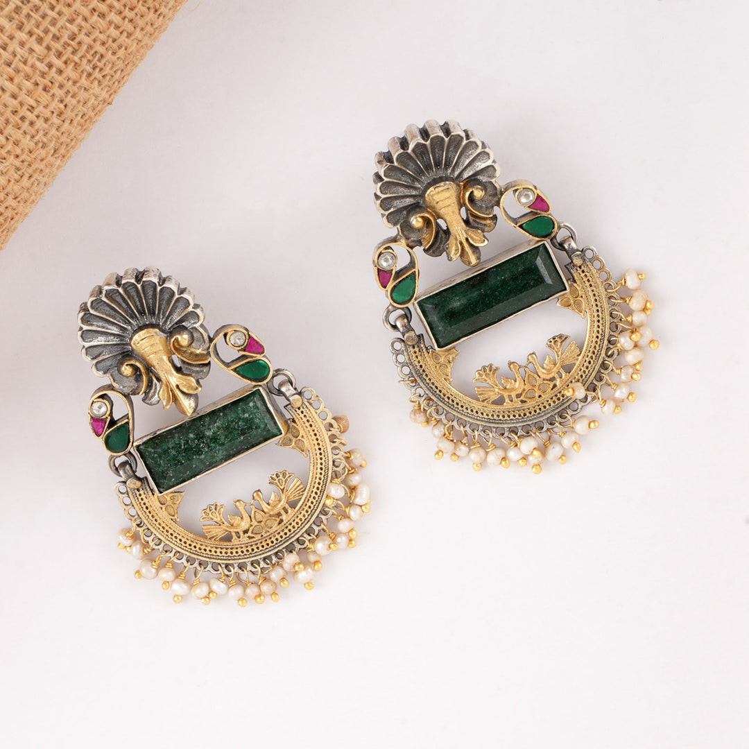 Chic and Trendy Short Necklace Set