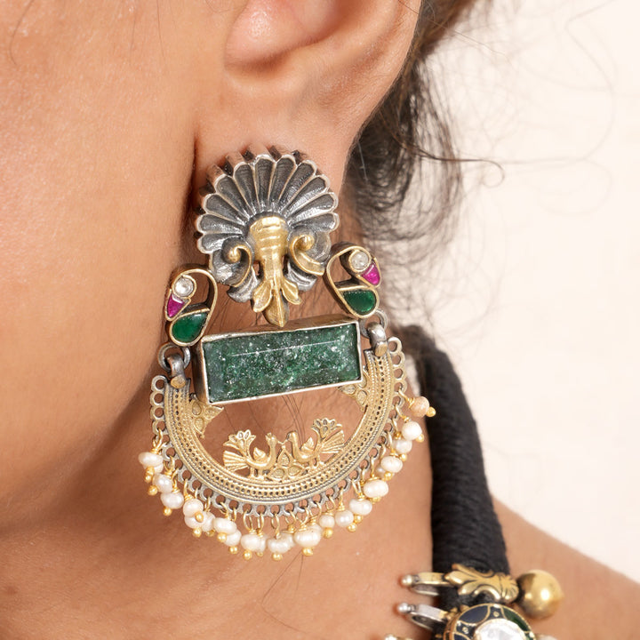 Chic and Trendy Short Necklace Set