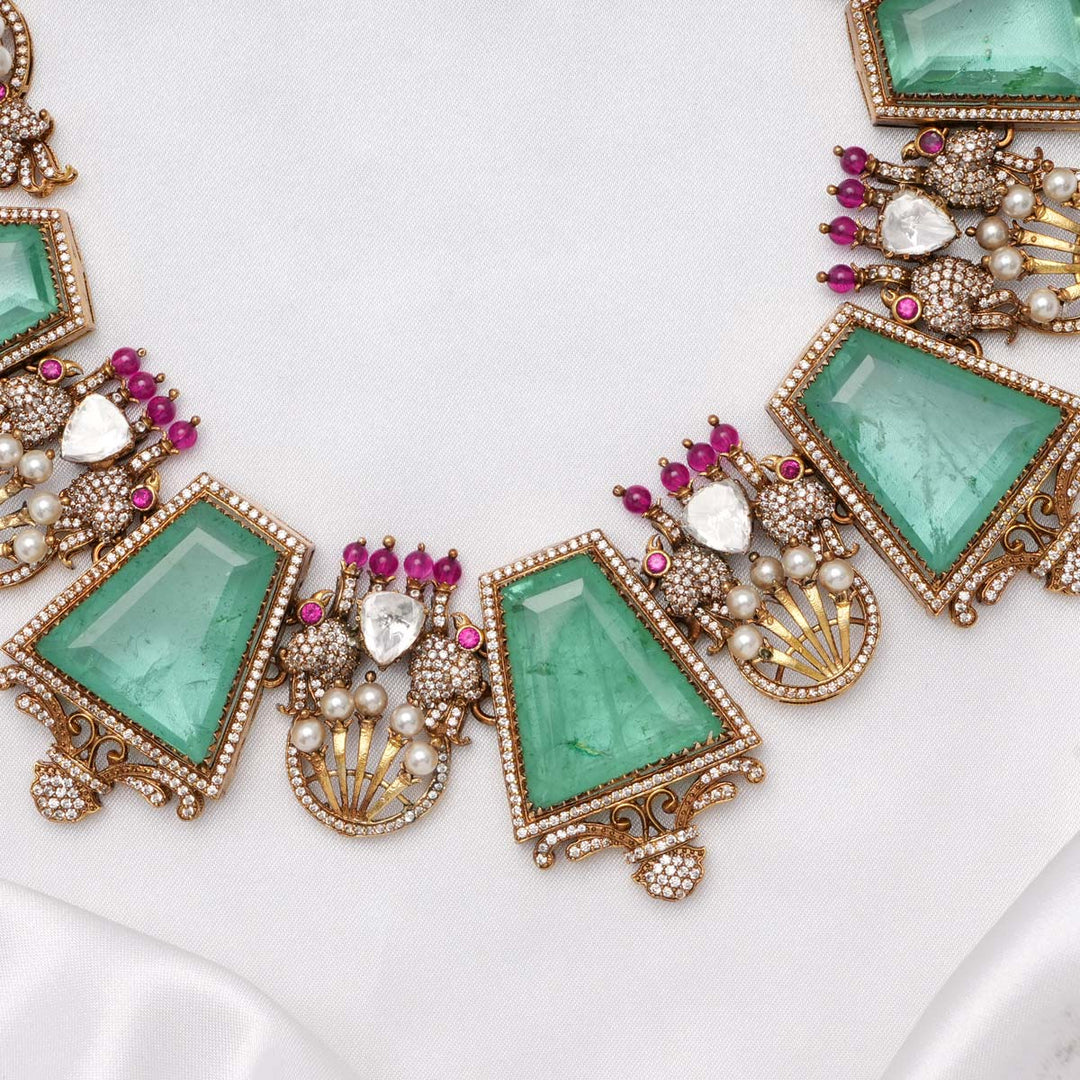 Yasira Short Necklace Set