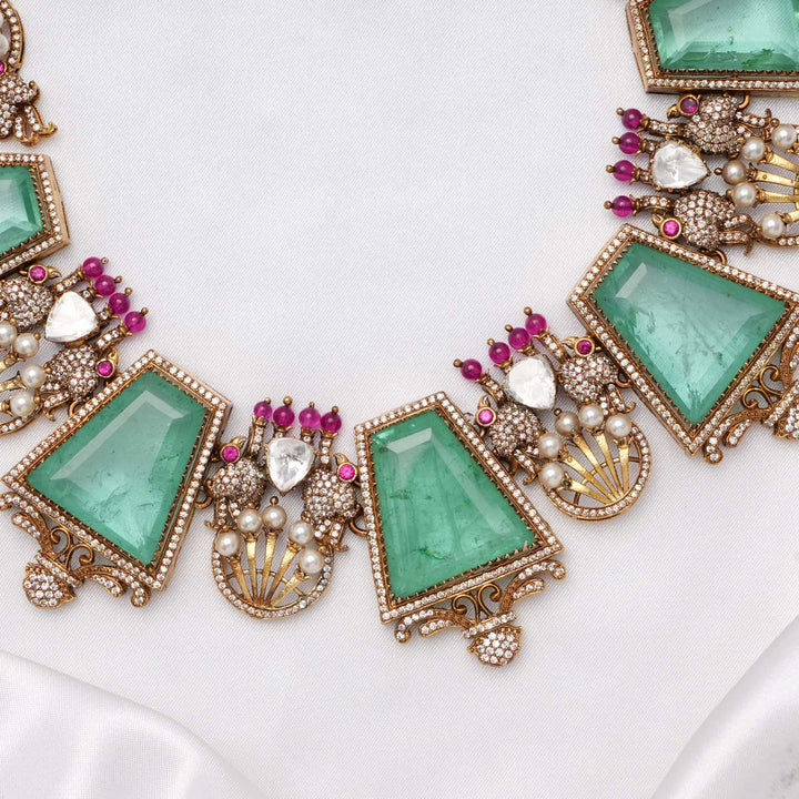 Yasira Short Necklace Set