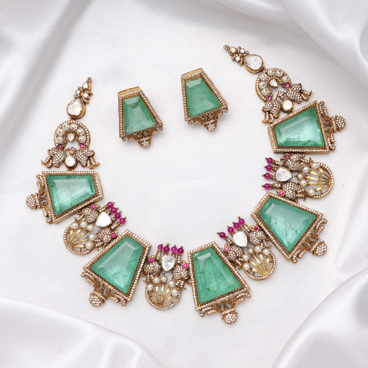 Yasira Short Necklace Set