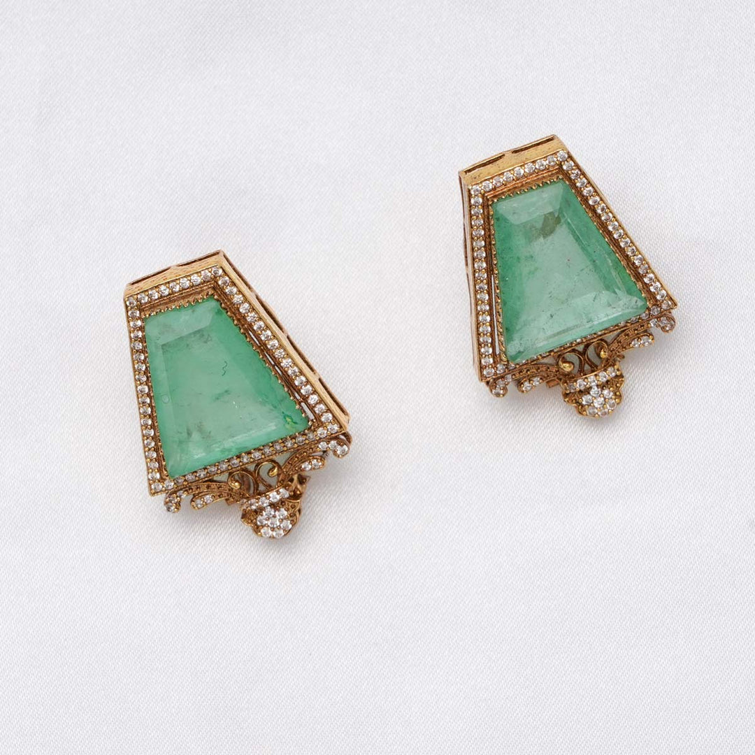 Yasira Short Necklace Set