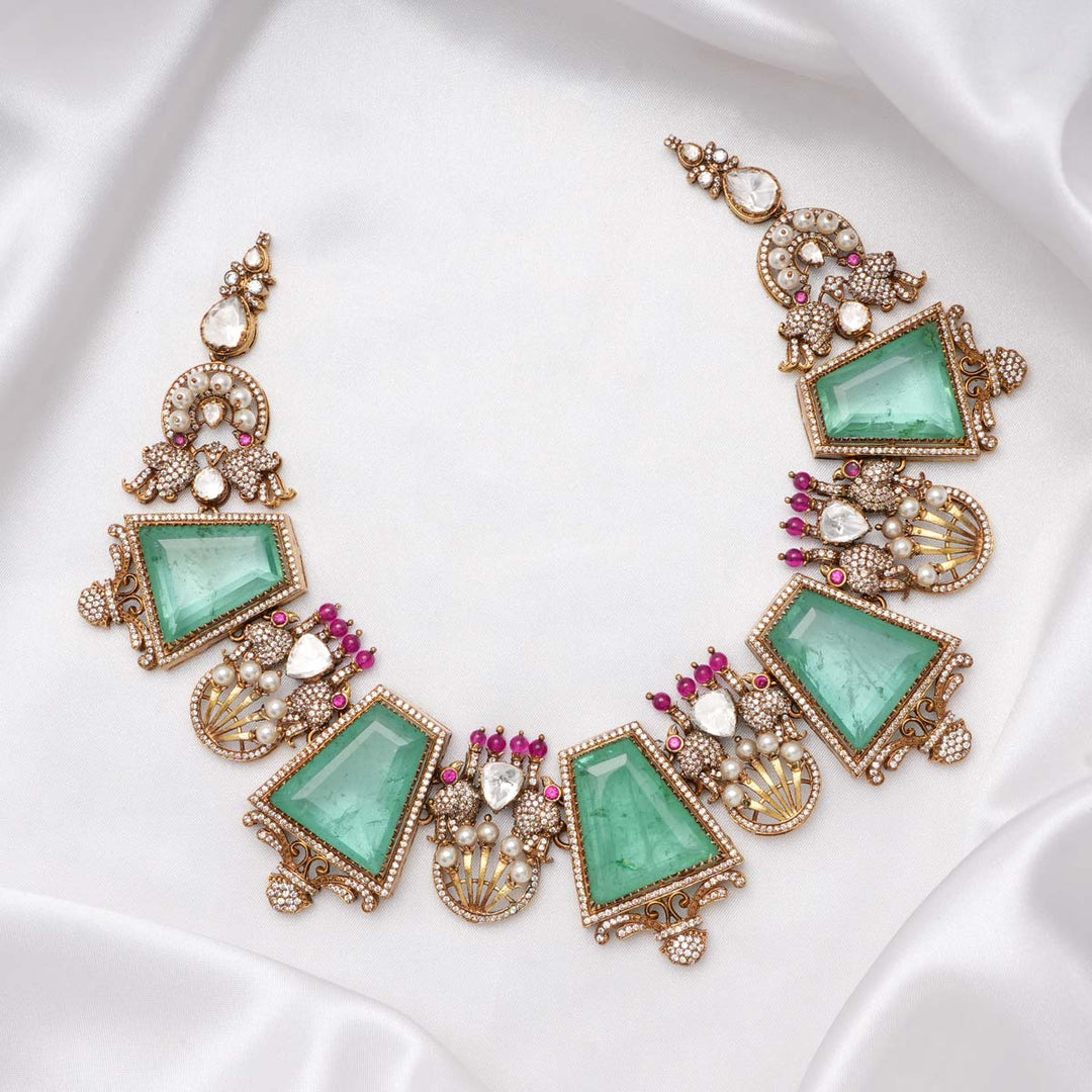 Yasira Short Necklace Set