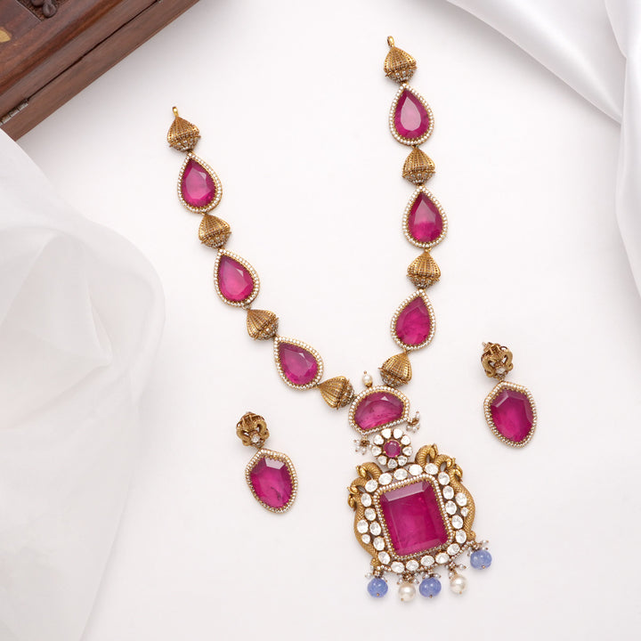 Queen Look Long Necklace Set