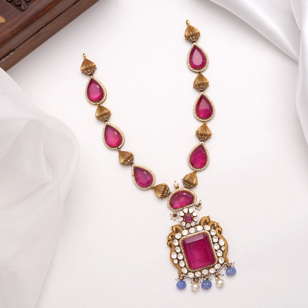 Queen Look Long Necklace Set