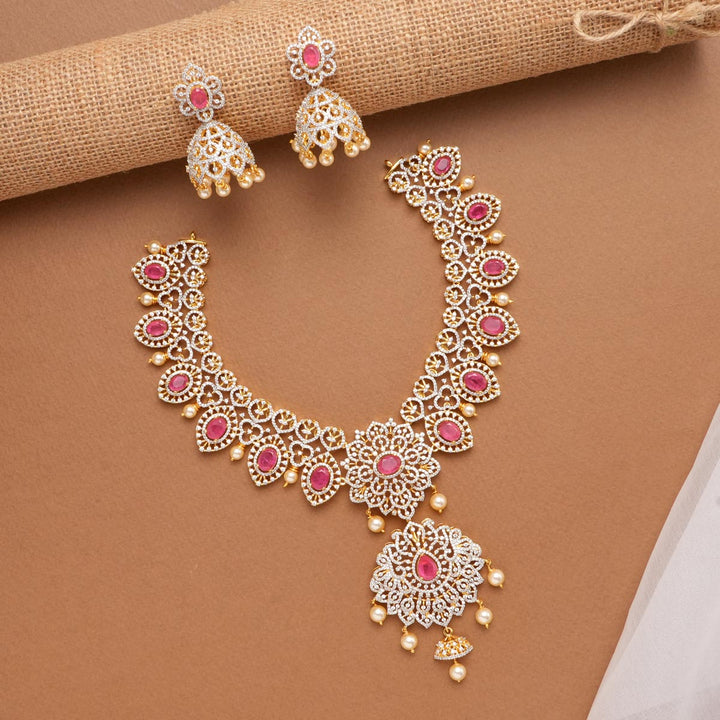 Yashitha Avikam Necklace Set