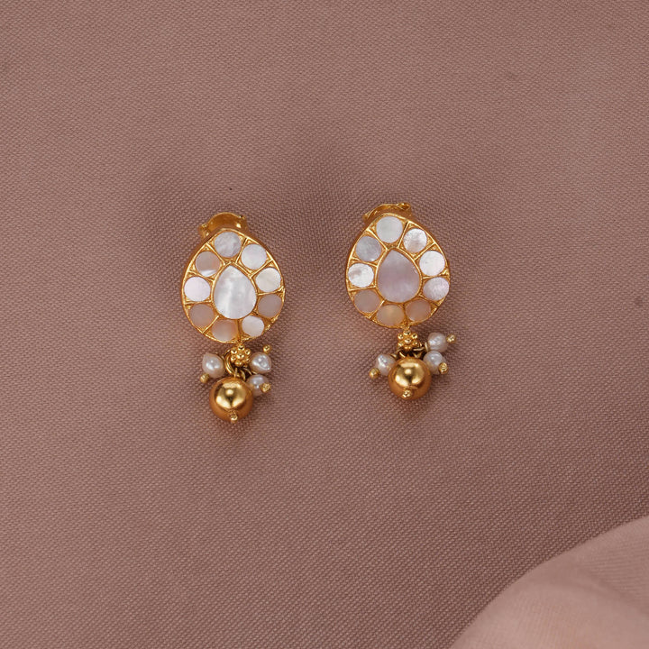 Sithvikha Kundan Short Necklace Set