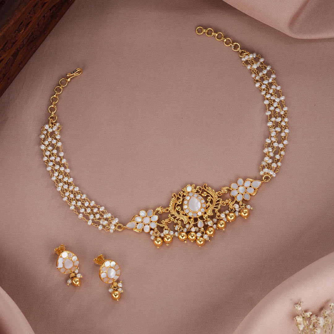 Sithvikha Kundan Short Necklace Set