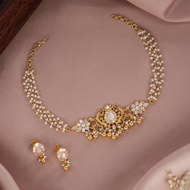 Sithvikha Kundan Short Necklace Set