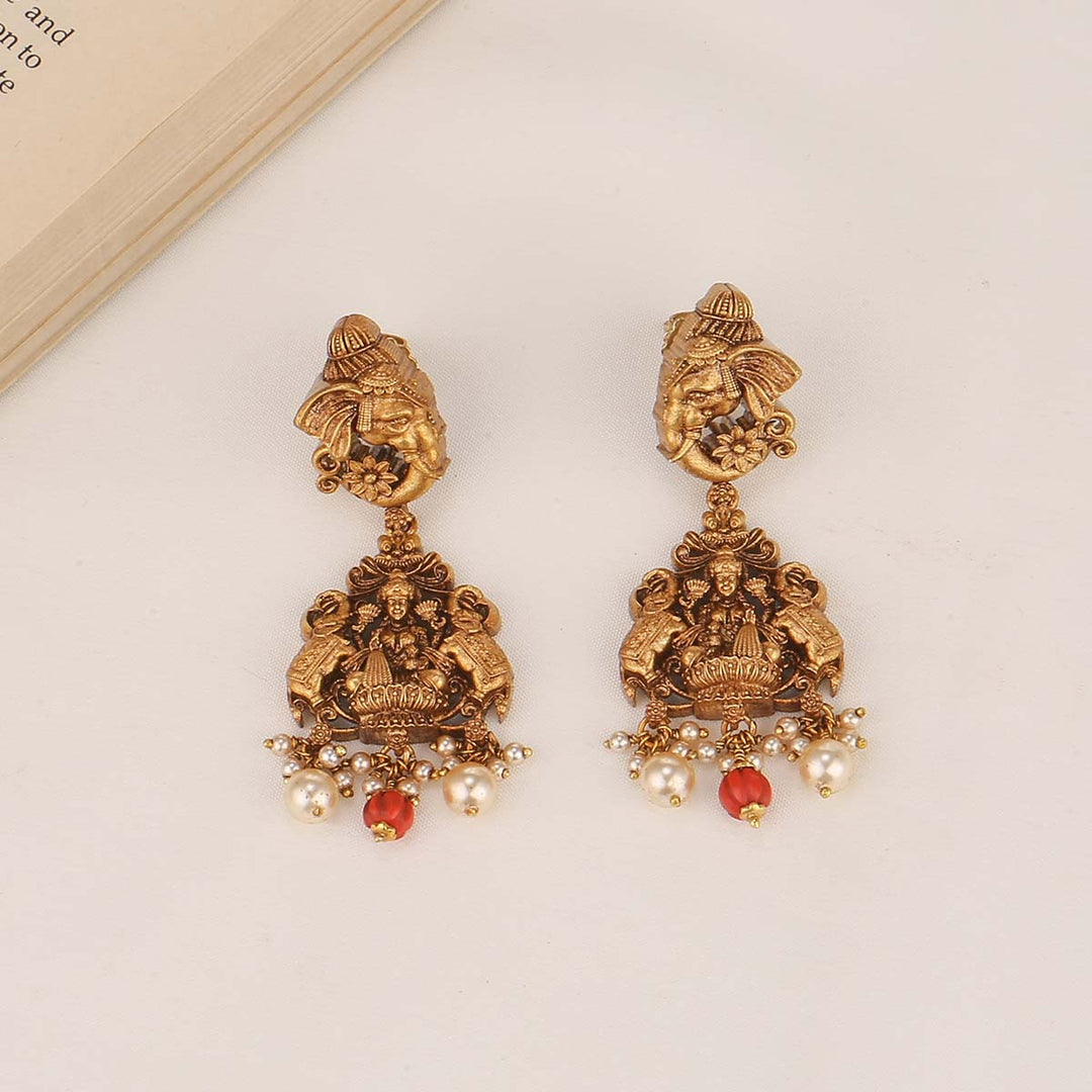 Unique Designed Short Necklace Set