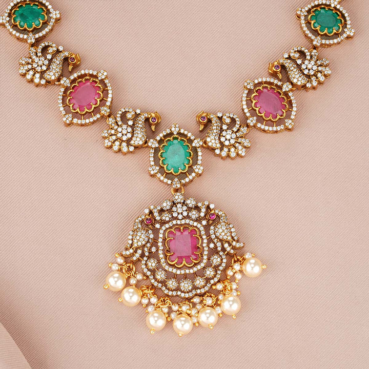 Trendy Victorian Short Necklace Set