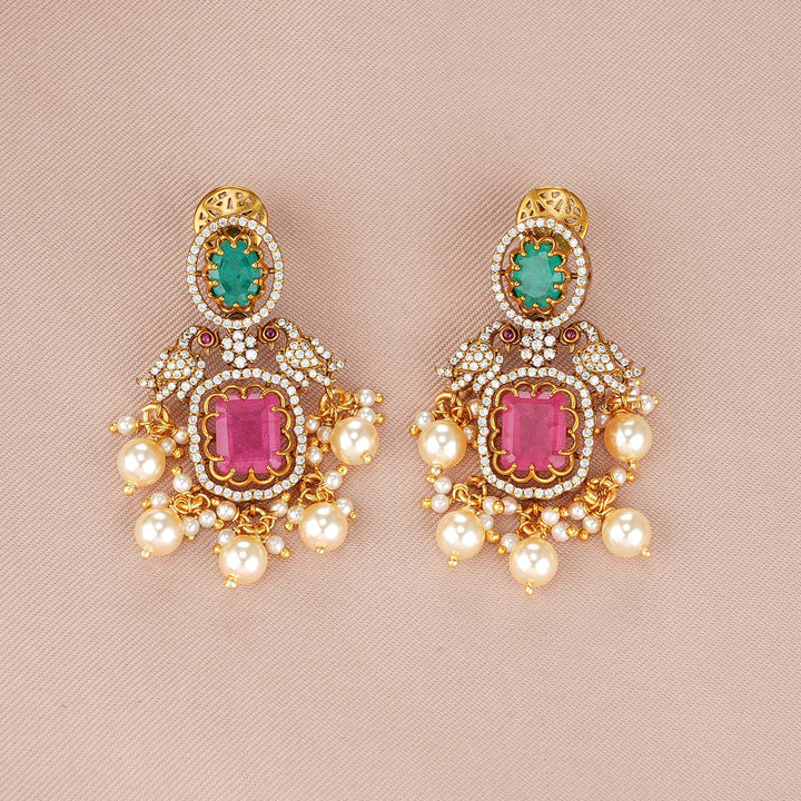 Trendy Victorian Short Necklace Set