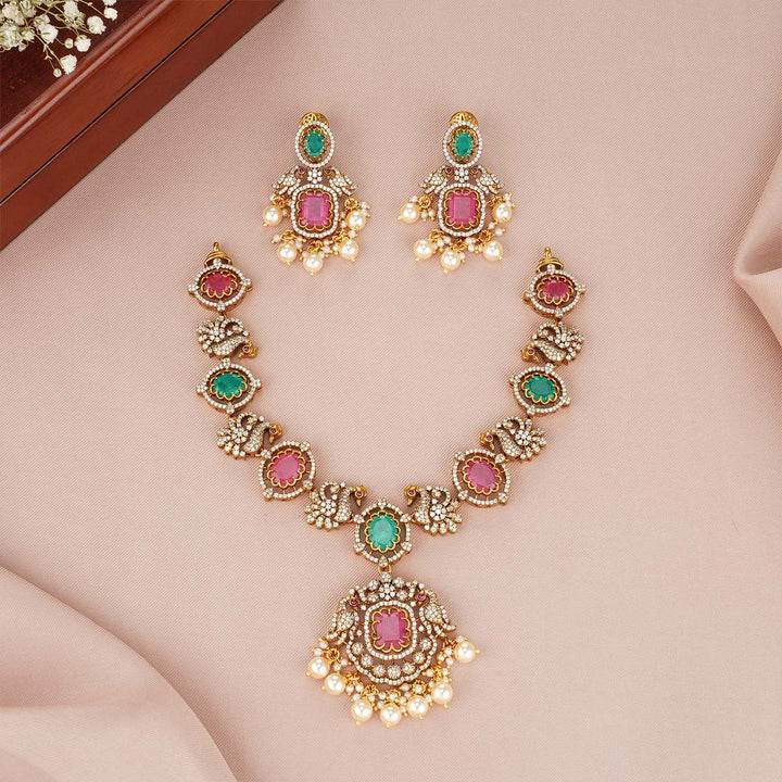 Trendy Victorian Short Necklace Set