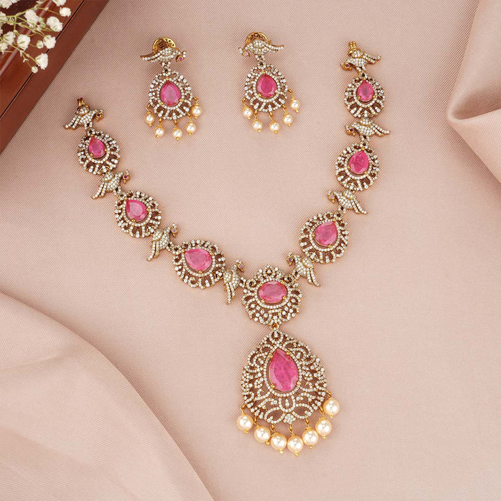Amazing Short Necklace Set