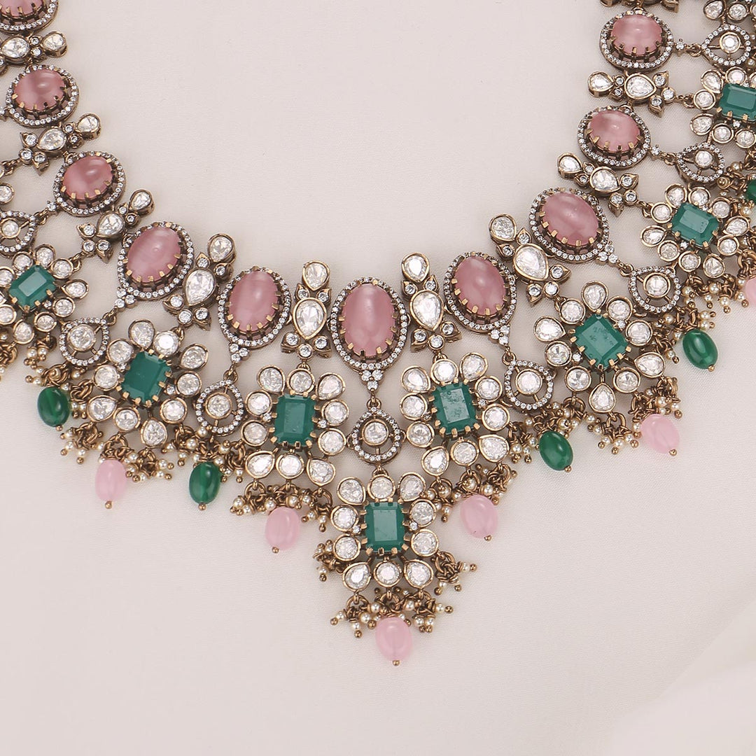 Gorgeous Queen Victorian Short Necklace Set