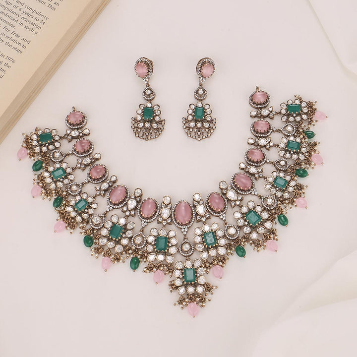 Gorgeous Queen Victorian Short Necklace Set