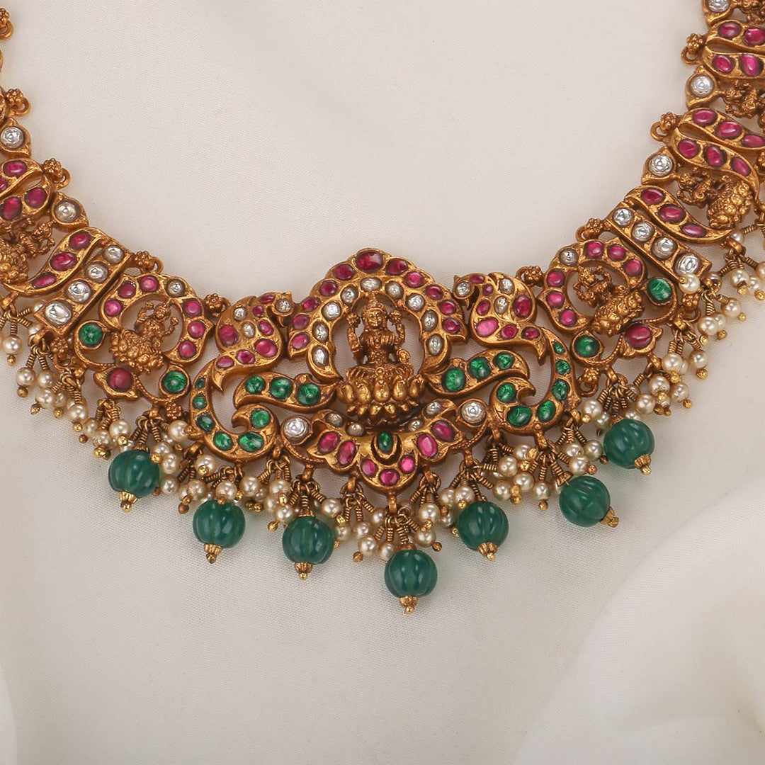 Sushnima Short Necklace Set