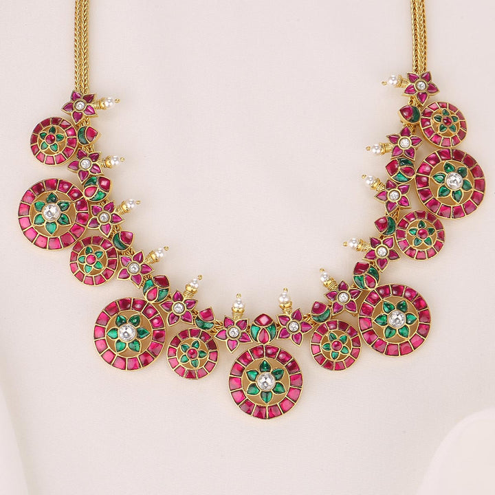 Amazing Kundan Short Necklace