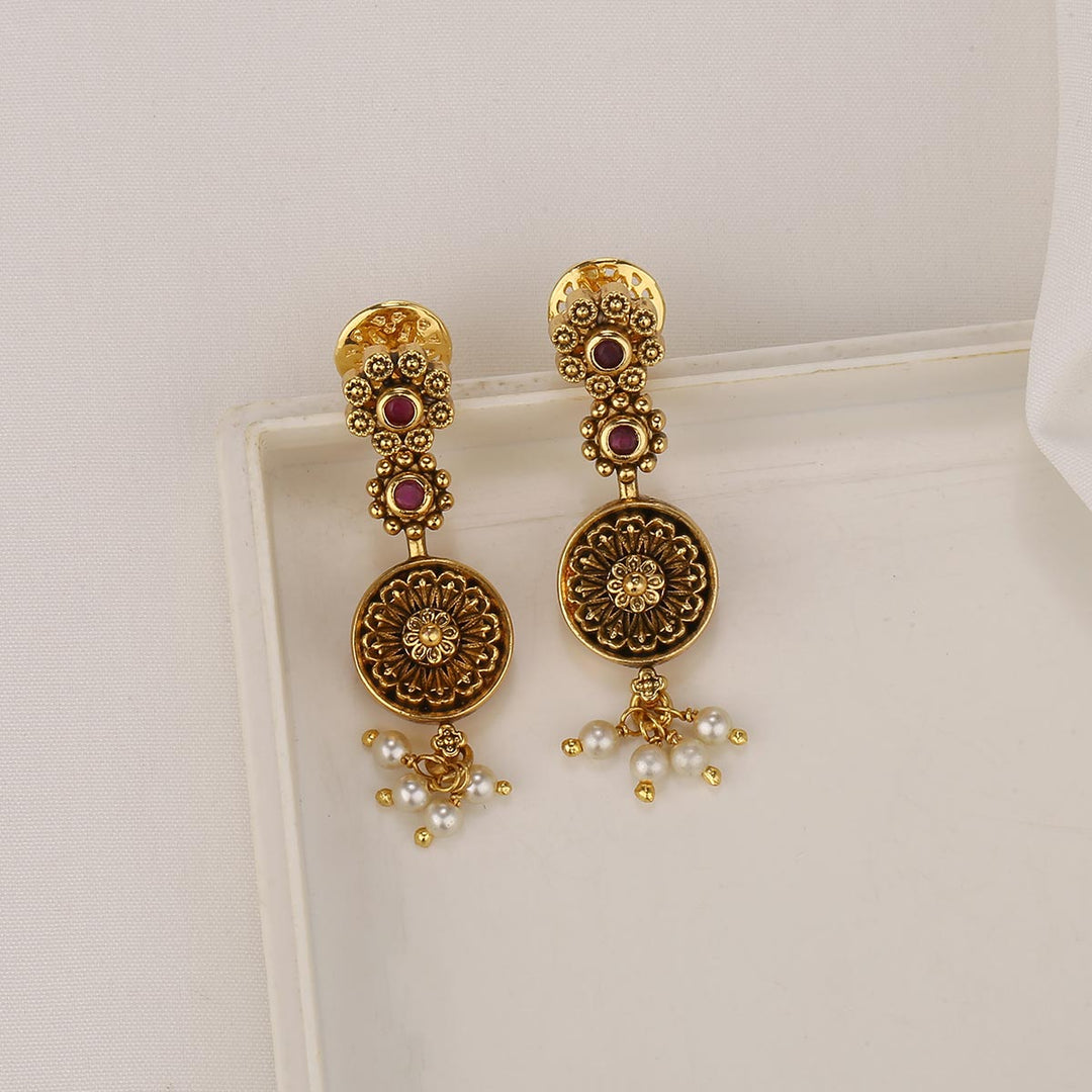 Thanira Short Necklace Set