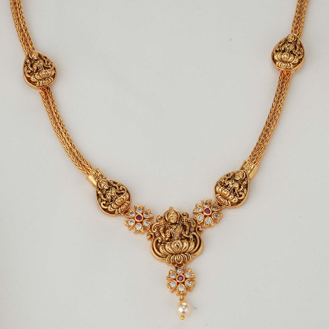 Janavi Nagas Short Necklace Set