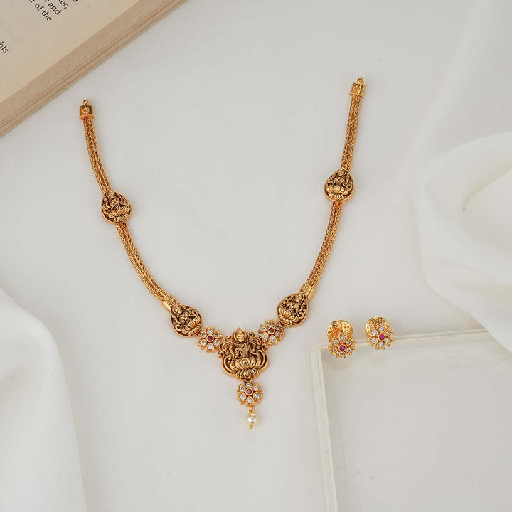 Janavi Nagas Short Necklace Set