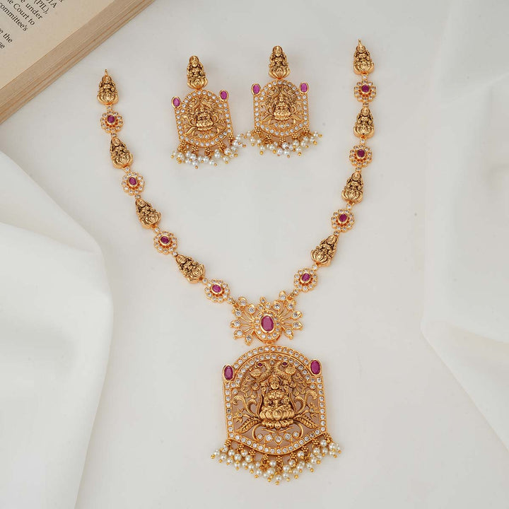 Rithvikaa Nagas Short Necklace Set