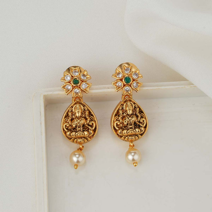 Vennila Nagas Short Necklace Set